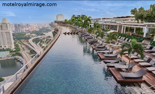 Marina Bay Sands: Keangkuhan Arsitektur yang Menantang Langit Singapura